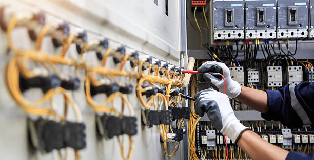 Professional Electrician technician working in Itasca, TX
